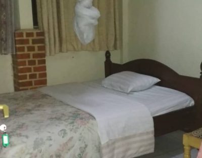 Single room with shared bathroom/Piece motel