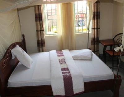 Spend Your Vacation Staying In Muhazi Room!